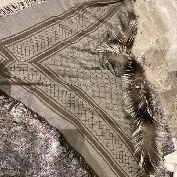 Gucci scarf - Picture 1 of 2